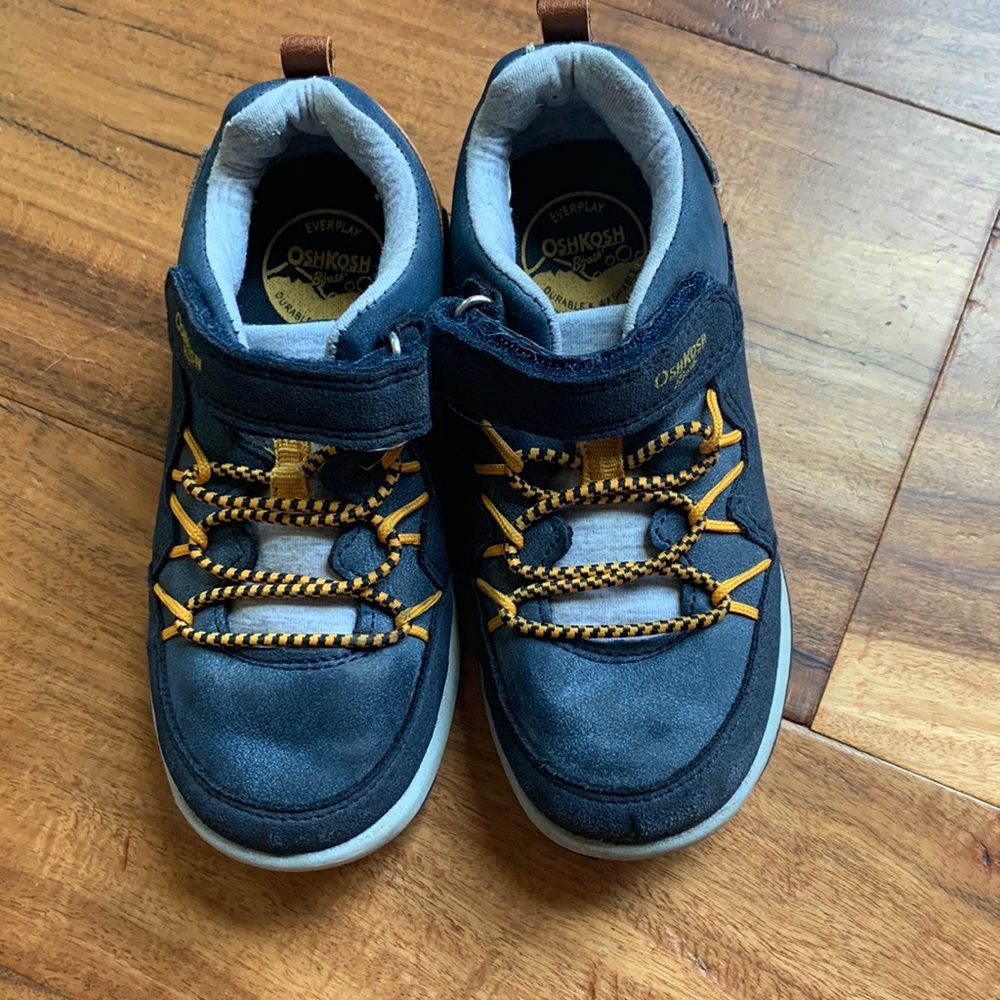 Oshkosh toddler boy shoes size 9